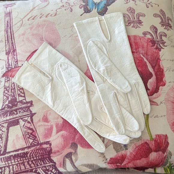 Vintage Accessories - SOLD -- Vintage Nordstrom Italian Off White Soft Leather & Silk Gloves - 7 Med